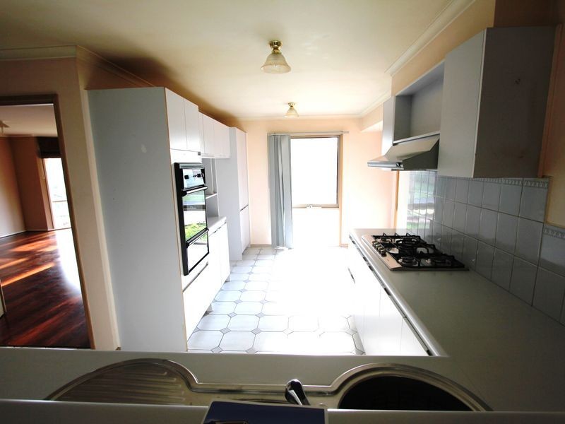 11 Bokissa Drive, Frankston VIC 3199