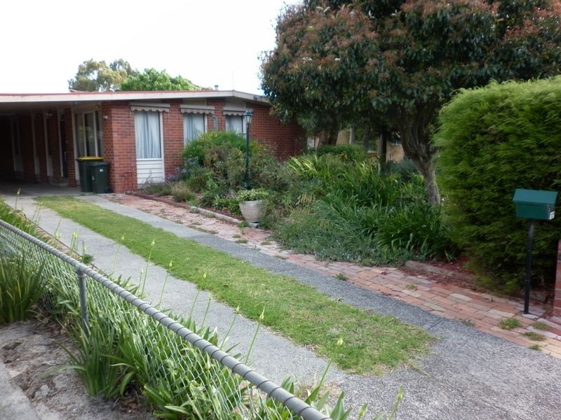 28 Bouvardia Crescent, Frankston North VIC 3200