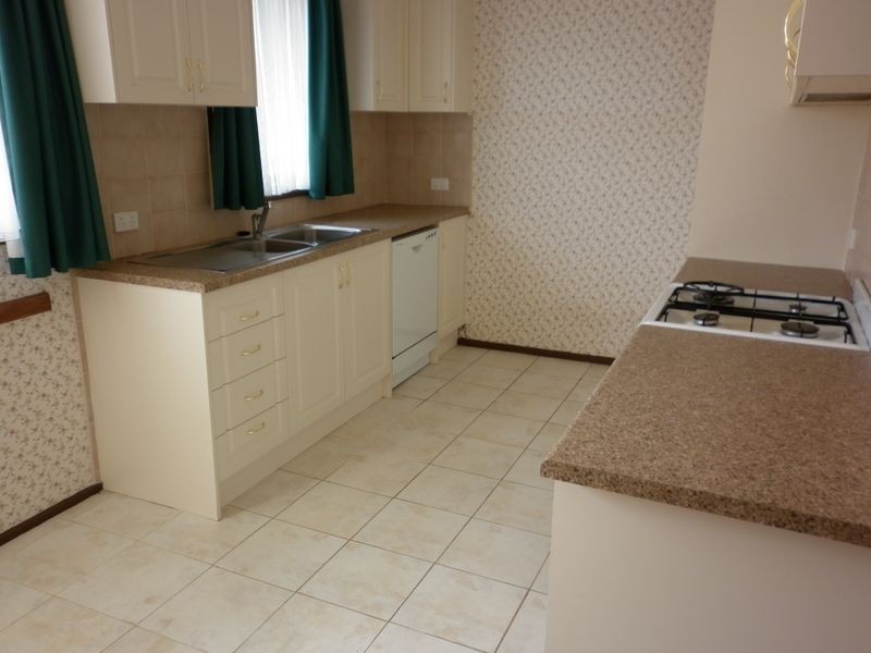 28 Bouvardia Crescent, Frankston North VIC 3200