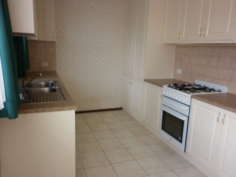 28 Bouvardia Crescent, Frankston North VIC 3200