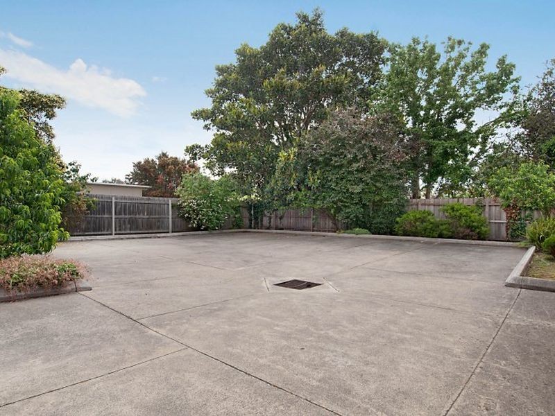 28 Bouvardia Crescent, Frankston North VIC 3200