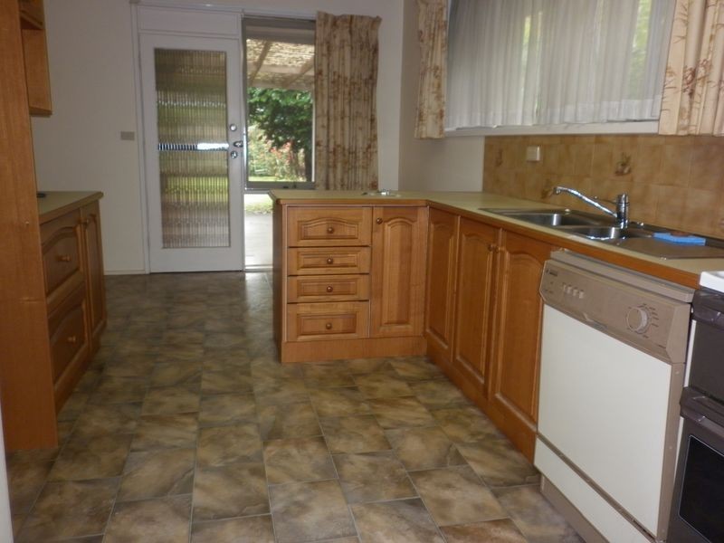 27 Helvetia Court, Frankston VIC 3199