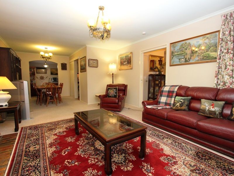 2 Milford Cres, Frankston VIC 3199