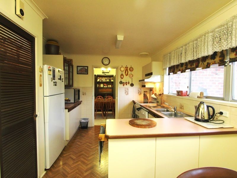 2 Milford Cres, Frankston VIC 3199