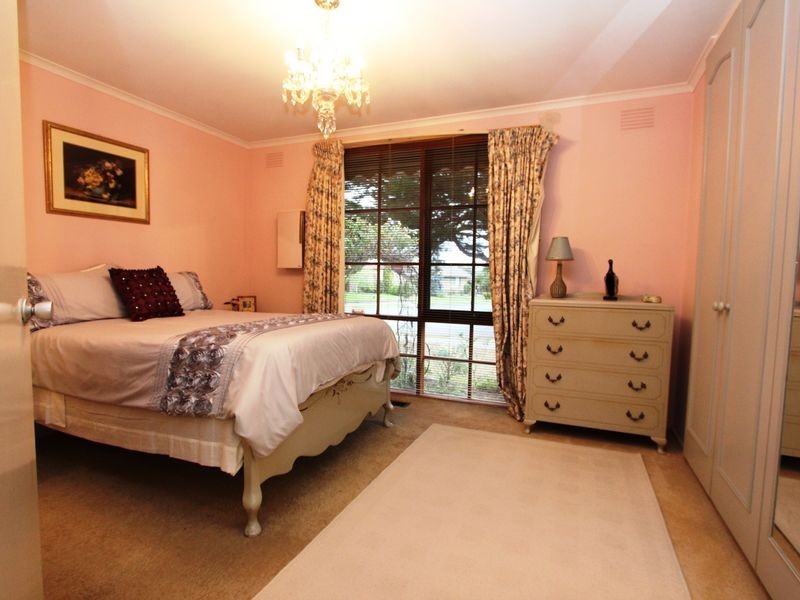 2 Milford Cres, Frankston VIC 3199