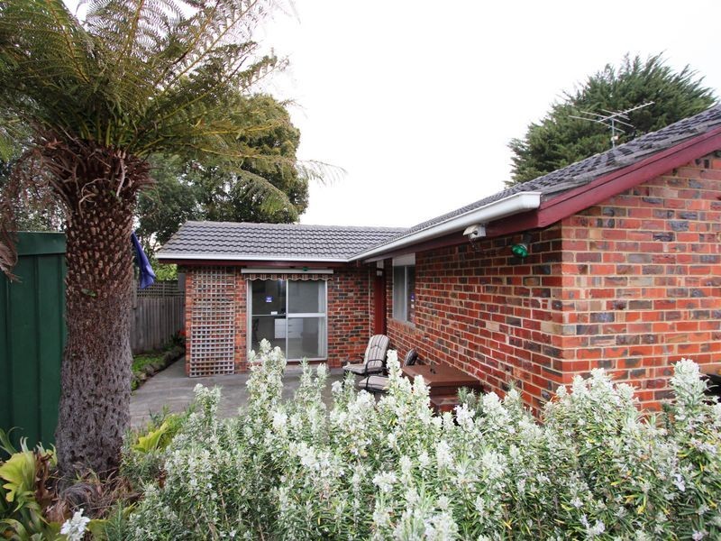 2 Milford Cres, Frankston VIC 3199