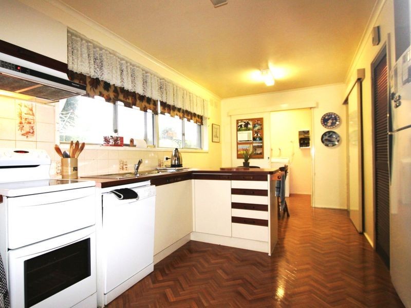 2 Milford Cres, Frankston VIC 3199