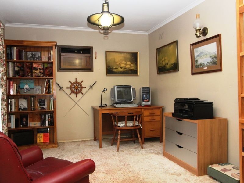 2 Milford Cres, Frankston VIC 3199