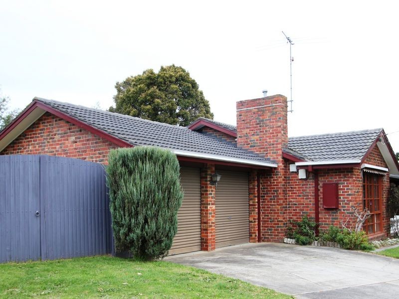2 Milford Cres, Frankston VIC 3199