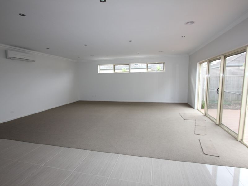 2/147 Mount Eliza Way, Mount Eliza VIC 3930