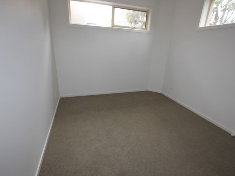 2/147 Mount Eliza Way, Mount Eliza VIC 3930