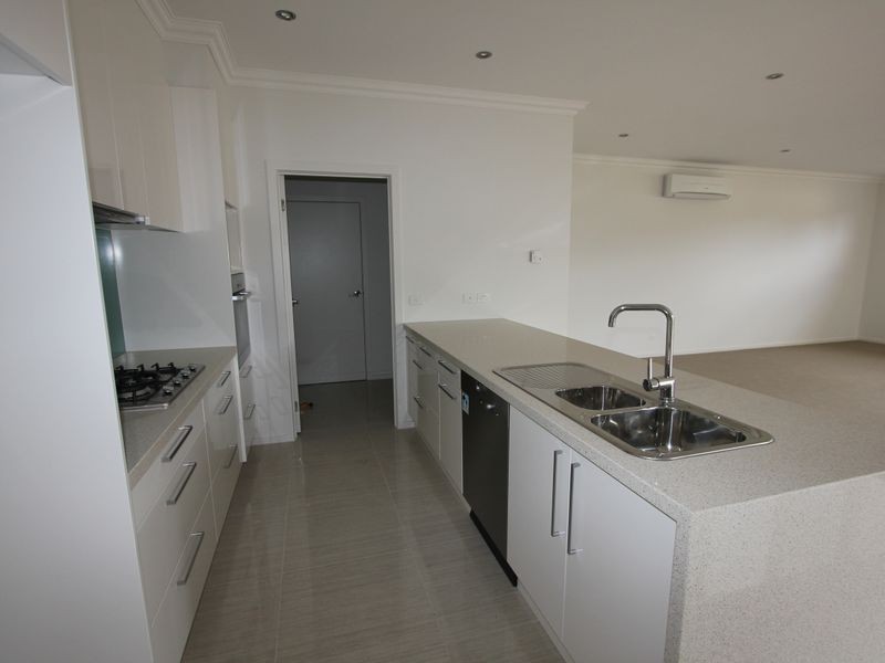 2/147 Mount Eliza Way, Mount Eliza VIC 3930