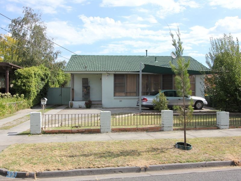 13 Bursaria Crescent, Frankston North VIC 3200