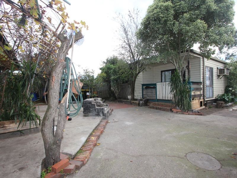 33 Bouvardia Crescent, Frankston North VIC 3200