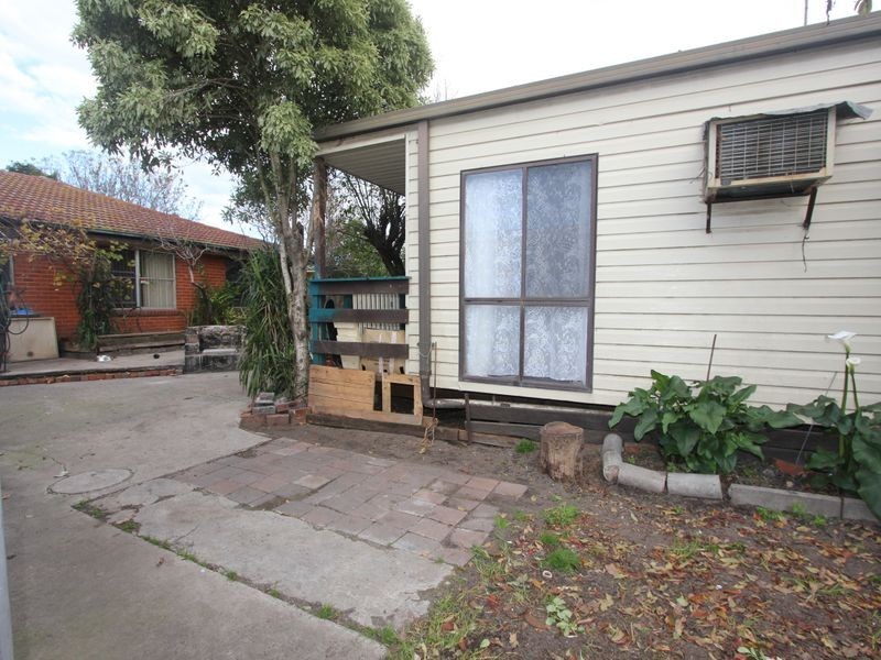 33 Bouvardia Crescent, Frankston North VIC 3200