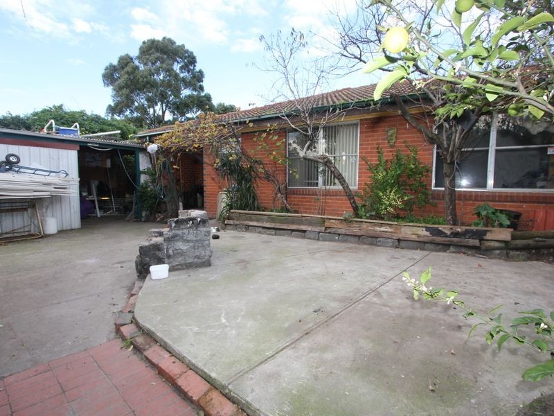 33 Bouvardia Crescent, Frankston North VIC 3200