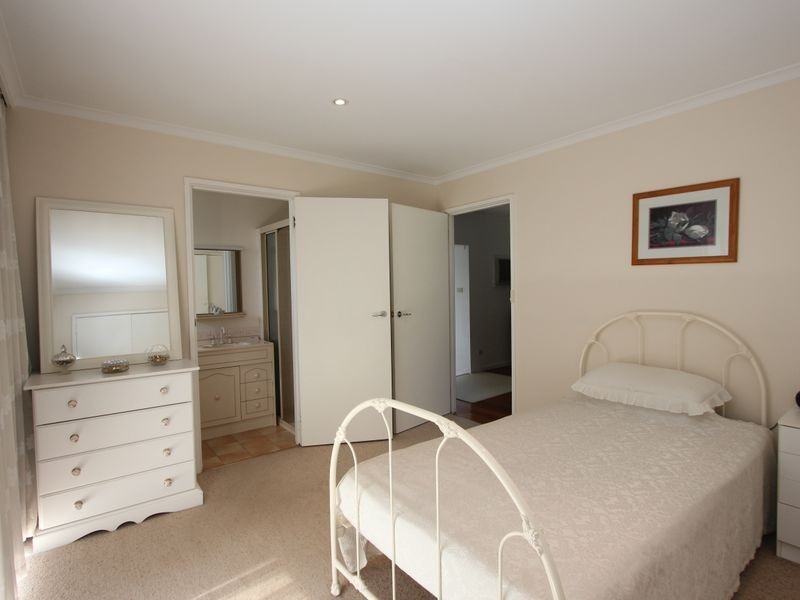 84 Fleetwood Cres, Frankston South VIC 3199