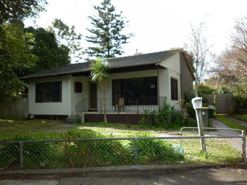 8 Norfolk Crescent, Frankston North VIC 3200