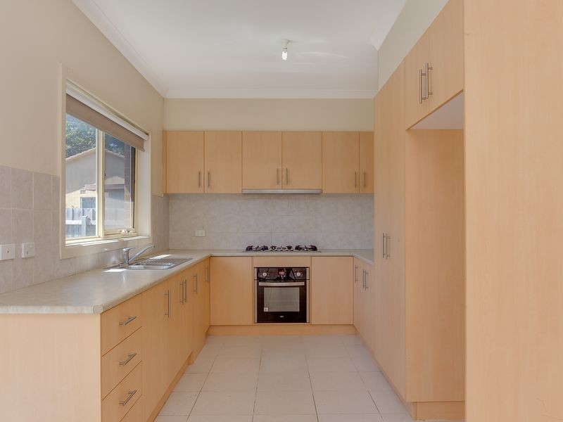 2/11 Stringybark Crescent, Frankston North VIC 3200