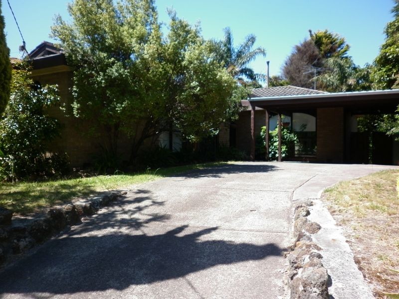 27 Pinehill Drive, Frankston VIC 3199