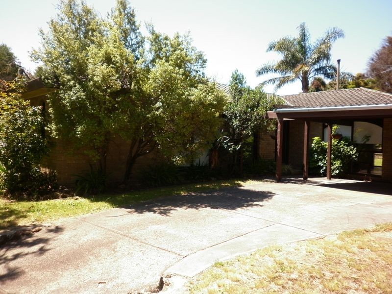 27 Pinehill Drive, Frankston VIC 3199