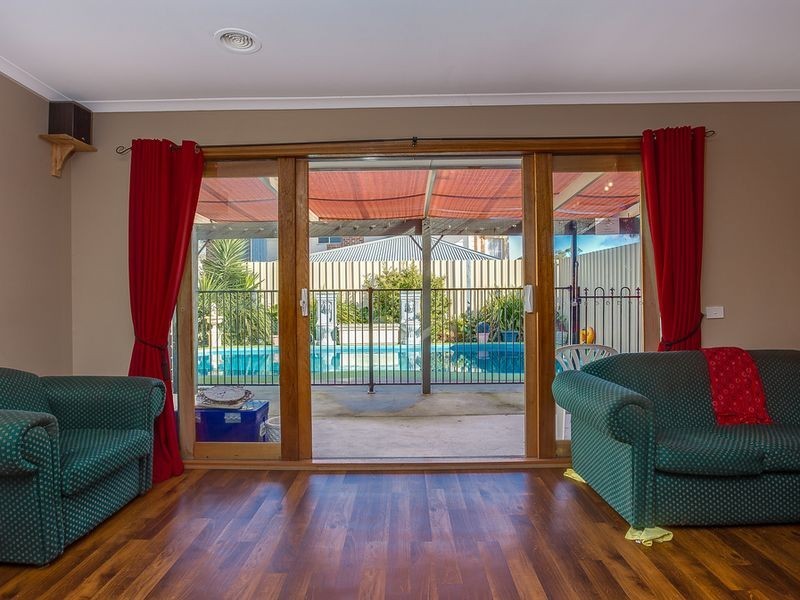 34 Clarendon Drive, Somerville VIC 3912