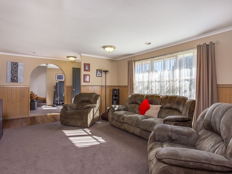 34 Clarendon Drive, Somerville VIC 3912
