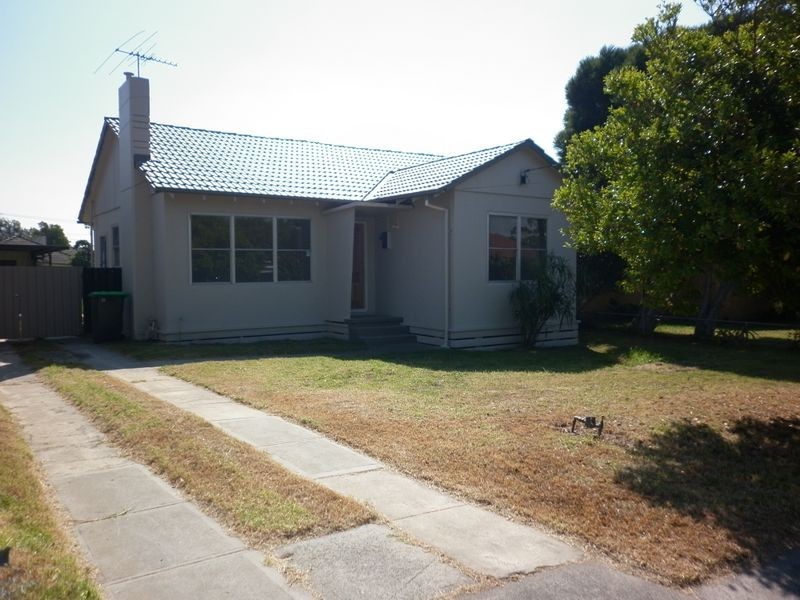 25 Plantation Avenue, Frankston North VIC 3200