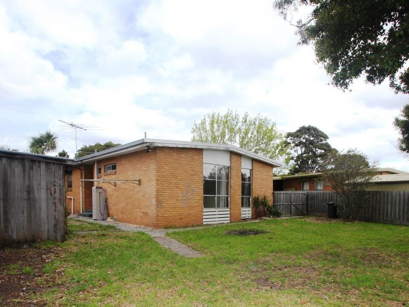 137 Monterey Boulevard, Frankston North VIC 3200