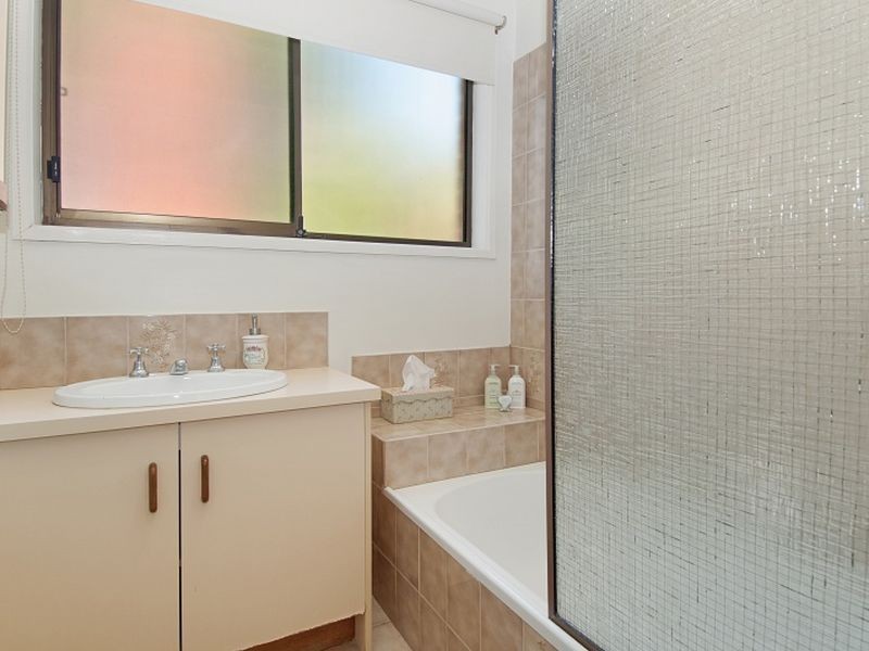 2A Woodlands Grove, Frankston VIC 3199