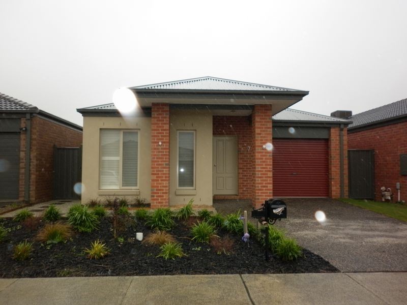 7 Gladiolus Cct, Cranbourne North VIC 3977