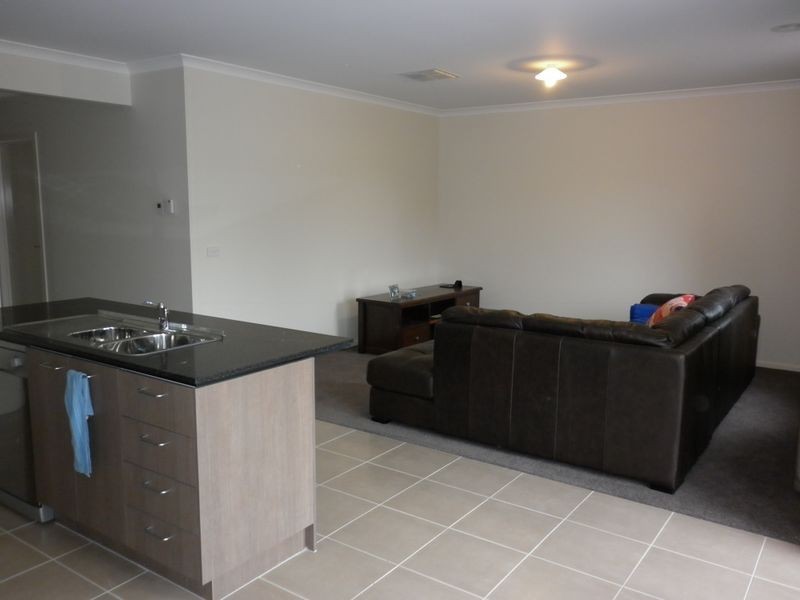 7 Gladiolus Cct, Cranbourne North VIC 3977