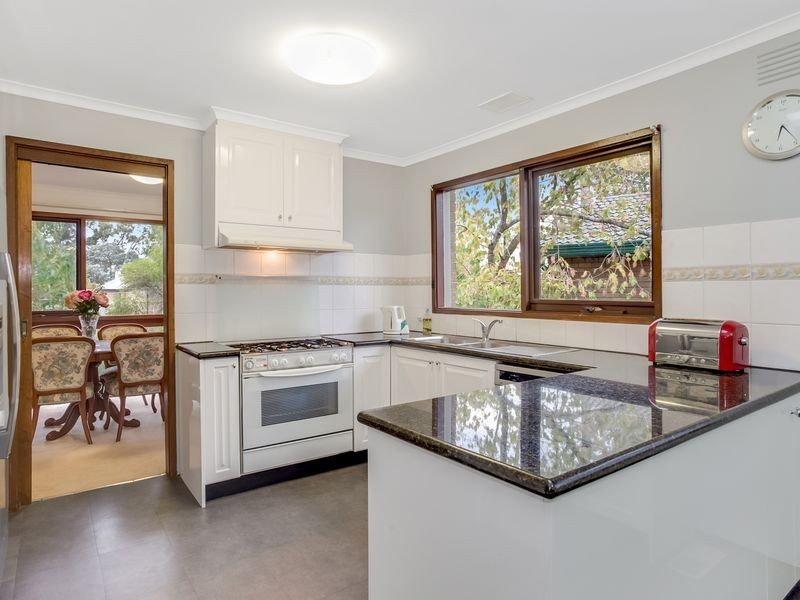 11 Barwon Avenue, Frankston VIC 3199