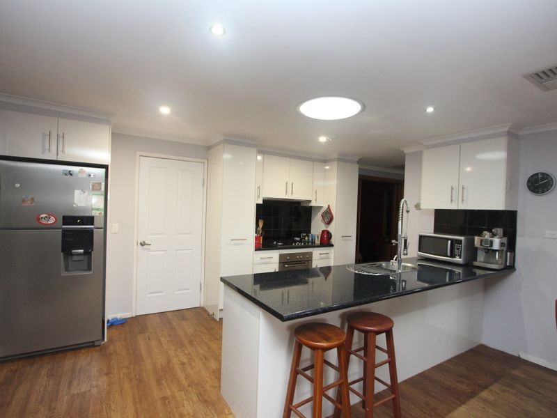 73 Dunsterville Crescent, Frankston VIC 3199