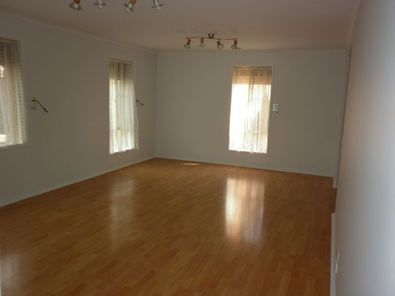 32 Manchester Drive, Skye VIC 3977