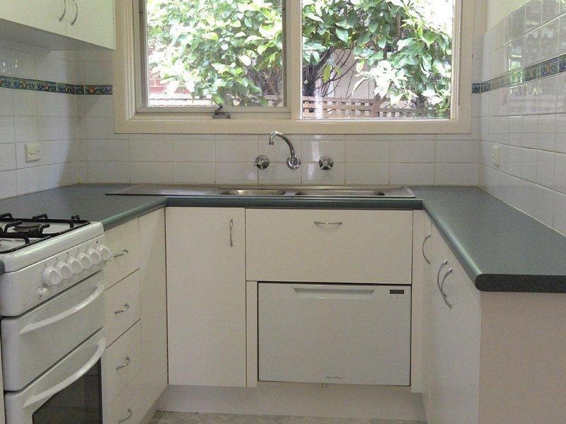 2/11 Leopold Crescent, Mont Albert VIC 3127