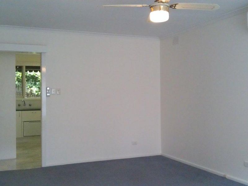 2/11 Leopold Crescent, Mont Albert VIC 3127