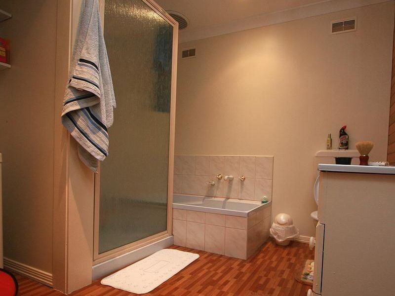 29 Bouvardia Cres, Frankston North VIC 3200