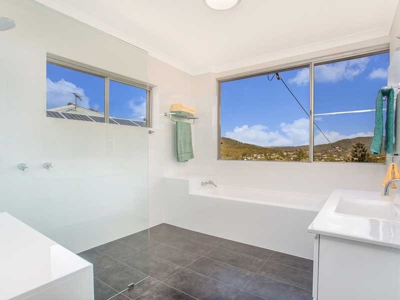 37 Simpsons Road, Bardon QLD 4065