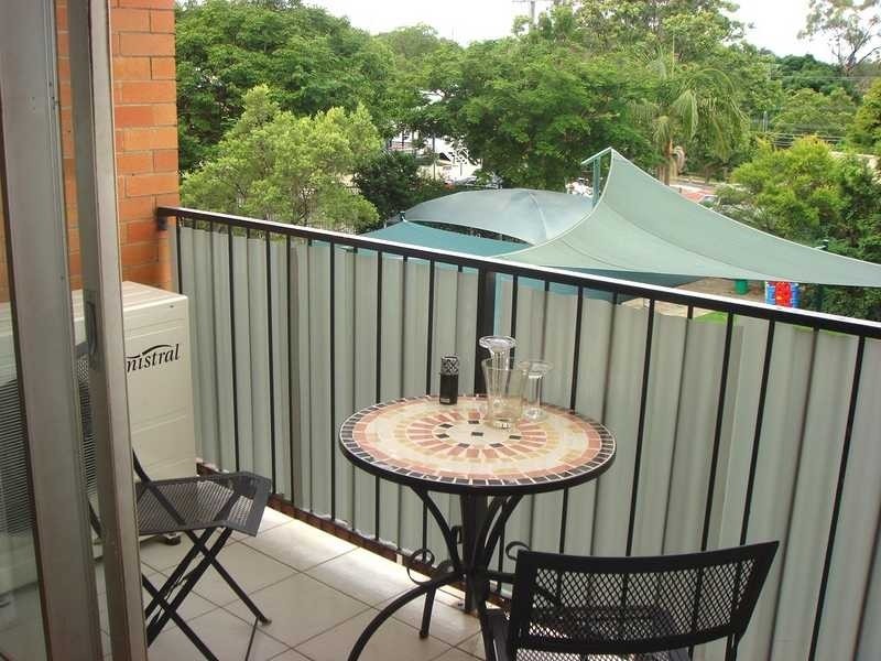 2/12 Baradine Street, Newmarket QLD 4051