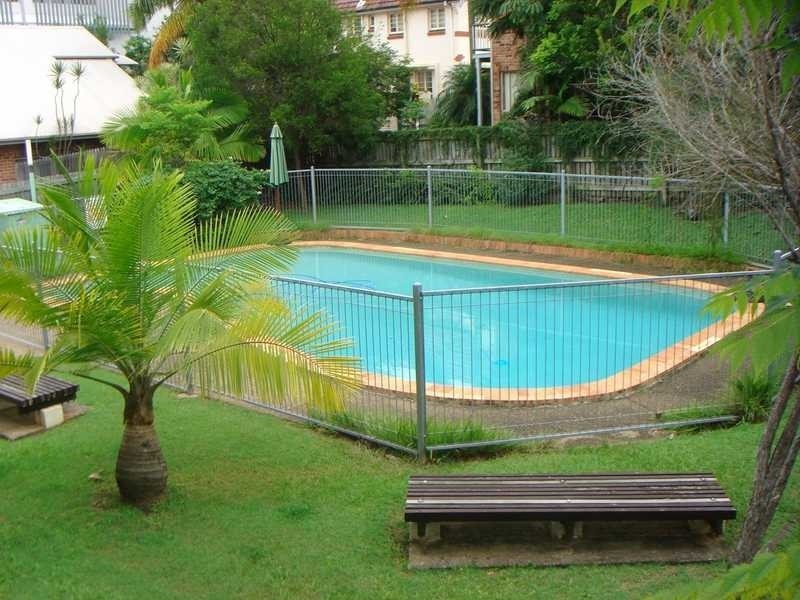 2/12 Baradine Street, Newmarket QLD 4051