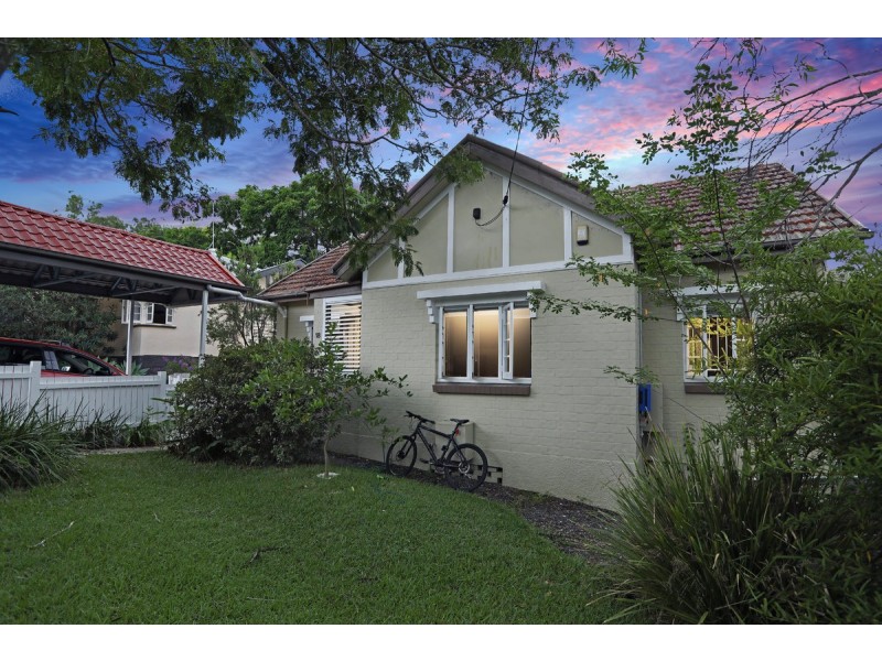 18 Campion Avenue, Bardon QLD 4065