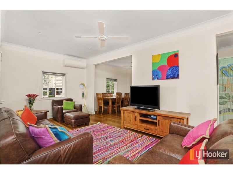 18 Campion Avenue, Bardon QLD 4065