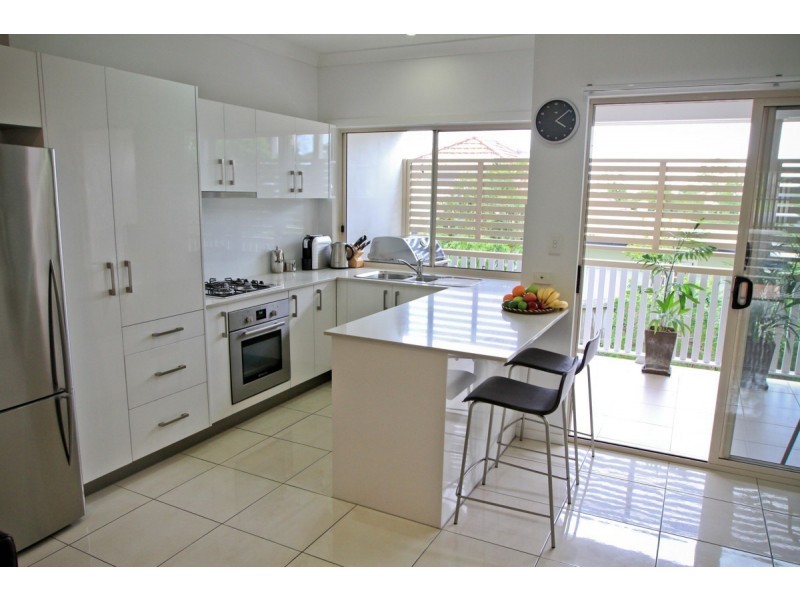 2/74 Hall Street, Alderley QLD 4051