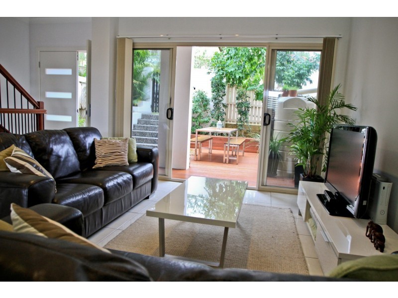 2/74 Hall Street, Alderley QLD 4051