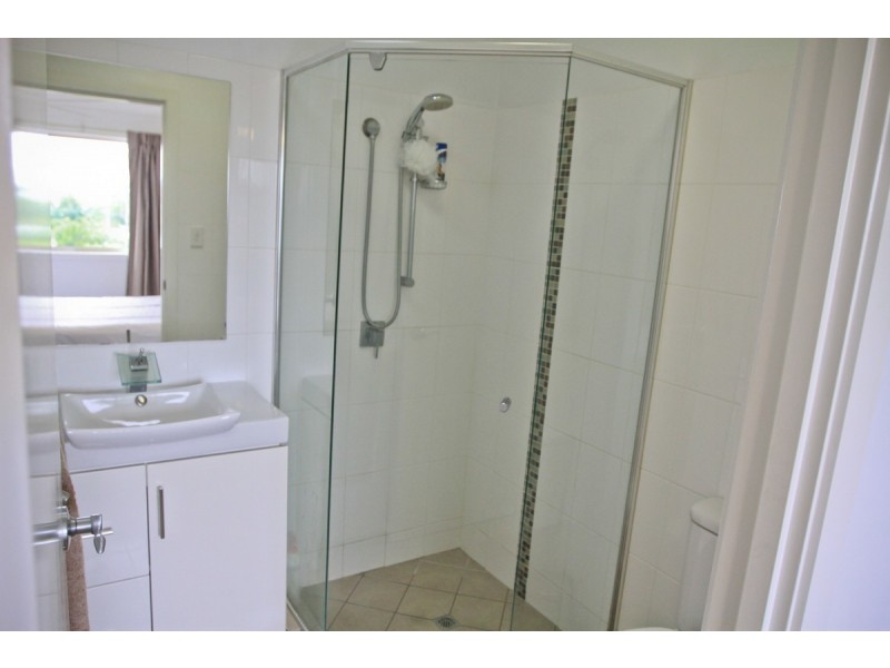 2/74 Hall Street, Alderley QLD 4051