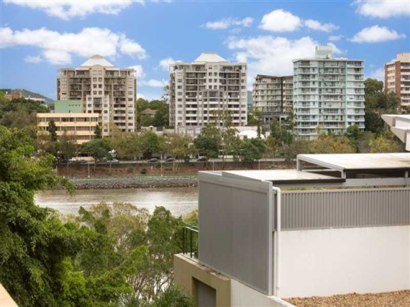 221/10 Pidgeon Close, West End QLD 4101