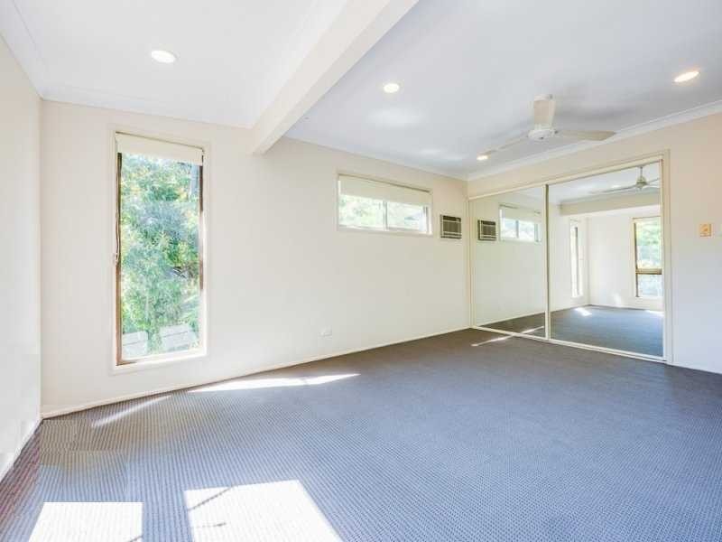 22 Yathong Ct, Arana Hills QLD 4054