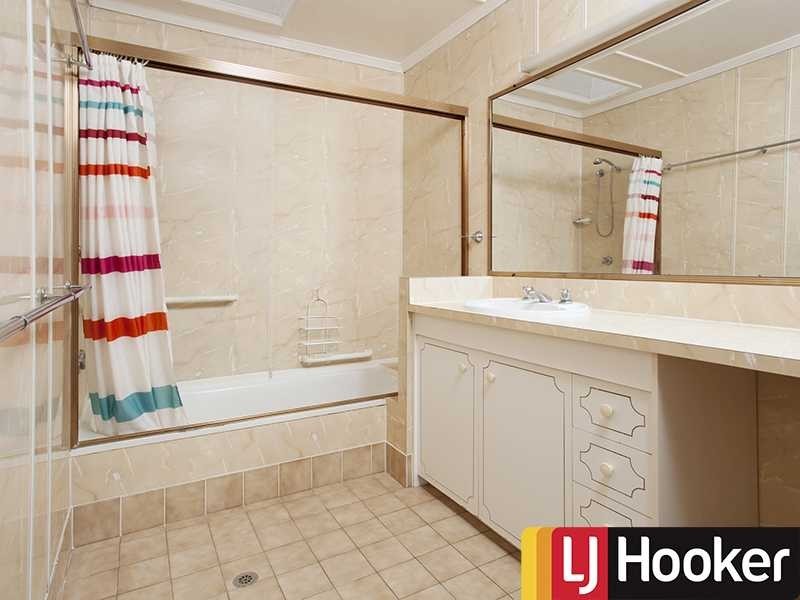 8 Chingford St, Chermside West QLD 4032