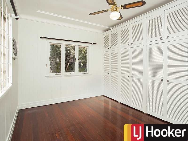 29 Stuartholme Rd, Bardon QLD 4065